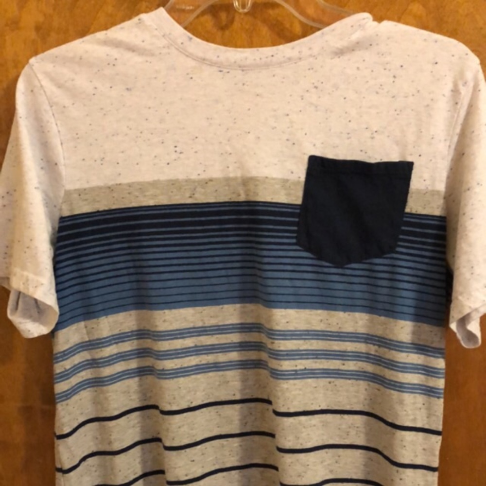 Short sleeve, multiple shades of blue design shirt - Picture 1 of 2